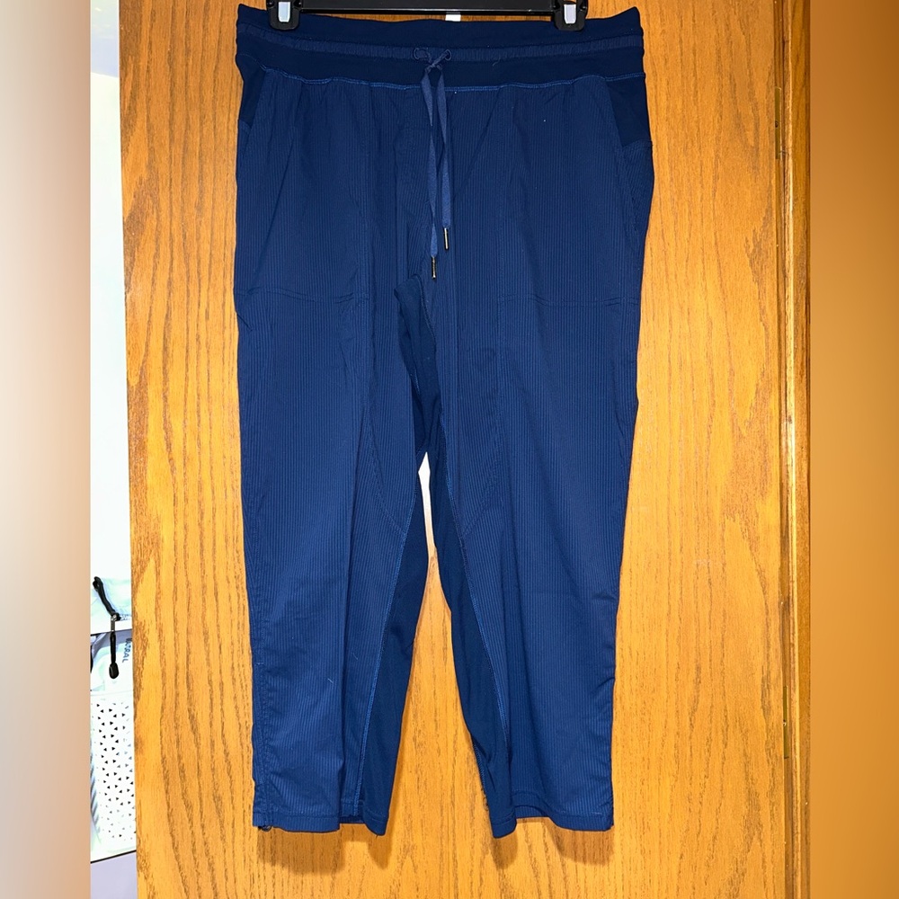 Lululemon Athletica Dance Studio cropped pants